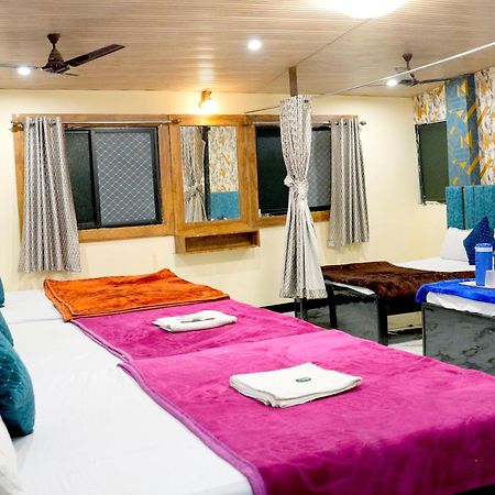 Hotel Mahalok Palace Ujjain Buitenkant foto